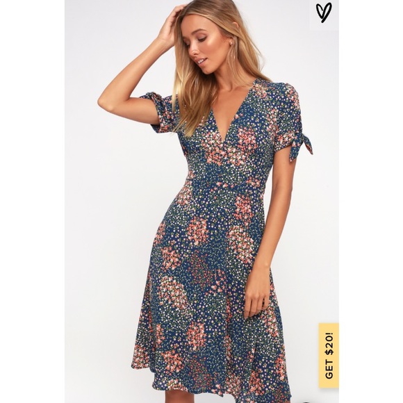 Lulus Dresses & Skirts - NWT Lulu’s Austyn Floral Midi Dress